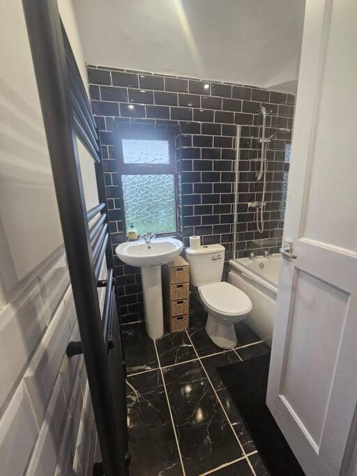 Quiet Family Home Tettenhall 外观 照片